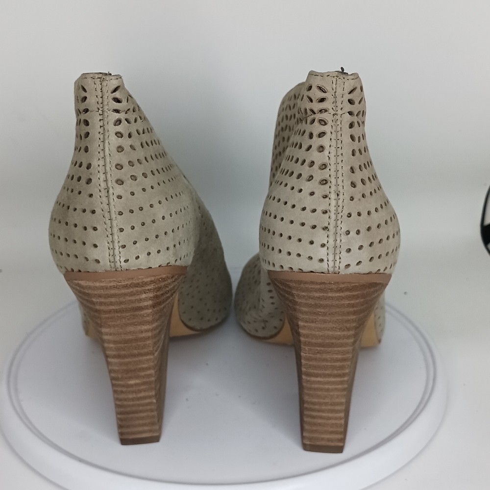 VINCE CAMUTO - Picture 3 of 5